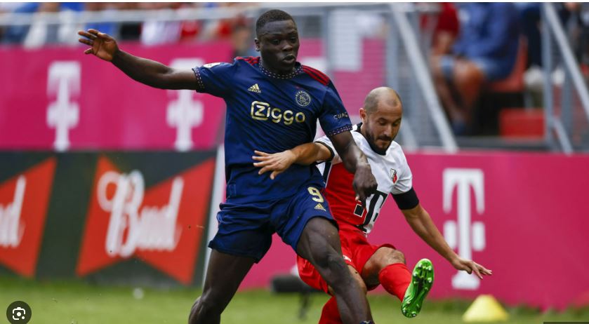Ten Hag liên hệ ngôi sao Ajax 'hiệu suất khủng' về thay thế Sancho